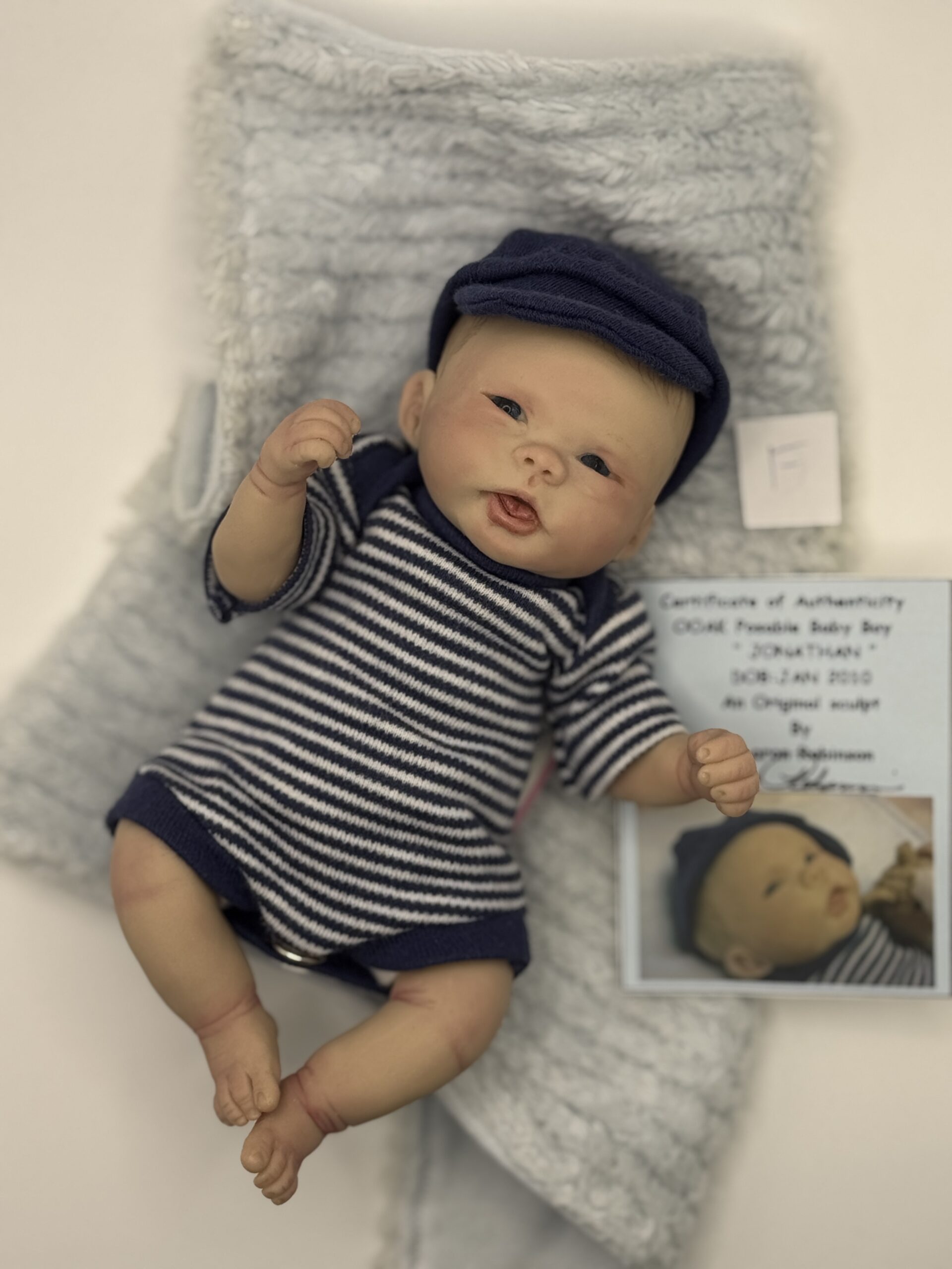 "Jonathan" OOAK 6.25 inch miniature with open eyes by Sharon Robinson Ullrich with COA 2010 - Image 3